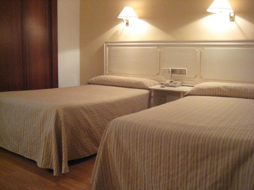 Hotel Victoria ليناريس الغرفة الصورة
